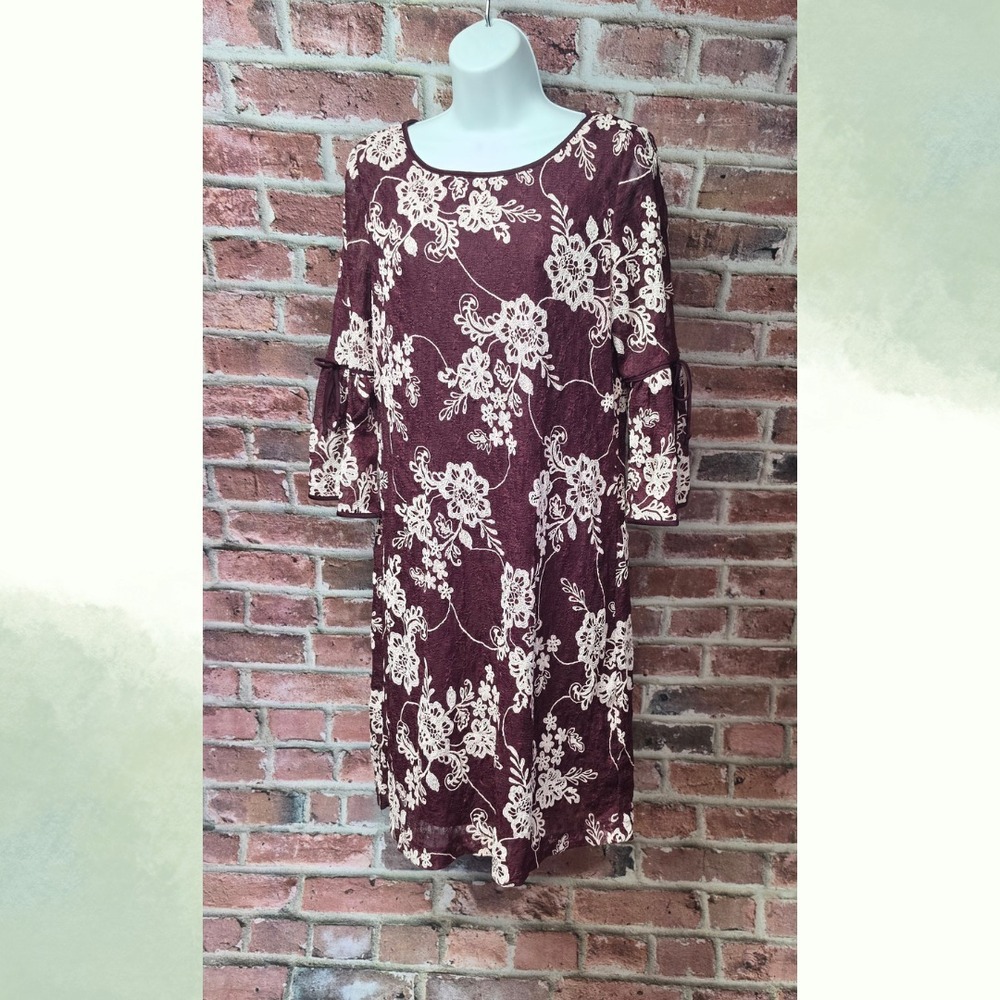 Women's STUDIO ONE  New York‎ Floral Embroidery Flare Sleeves Dress Size 12